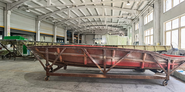 atelier de bateaux en aluminium et fibre de verre pour la production de bateaux commerciaux