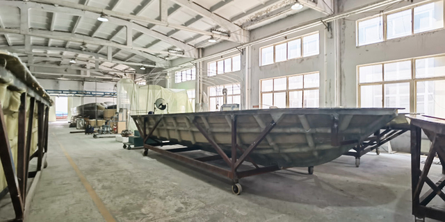 ligne de production de bateaux en fibre de verre pour fabricant de bateaux de pêche
