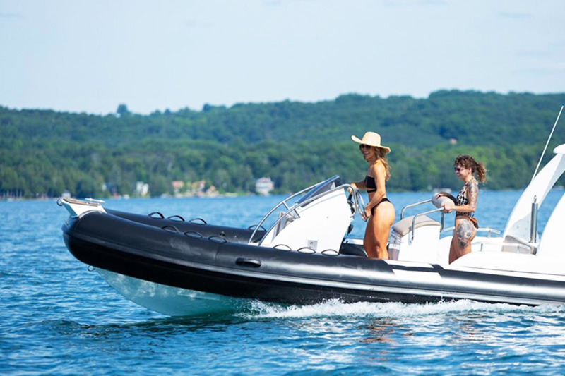 service de bateau sur mesure
